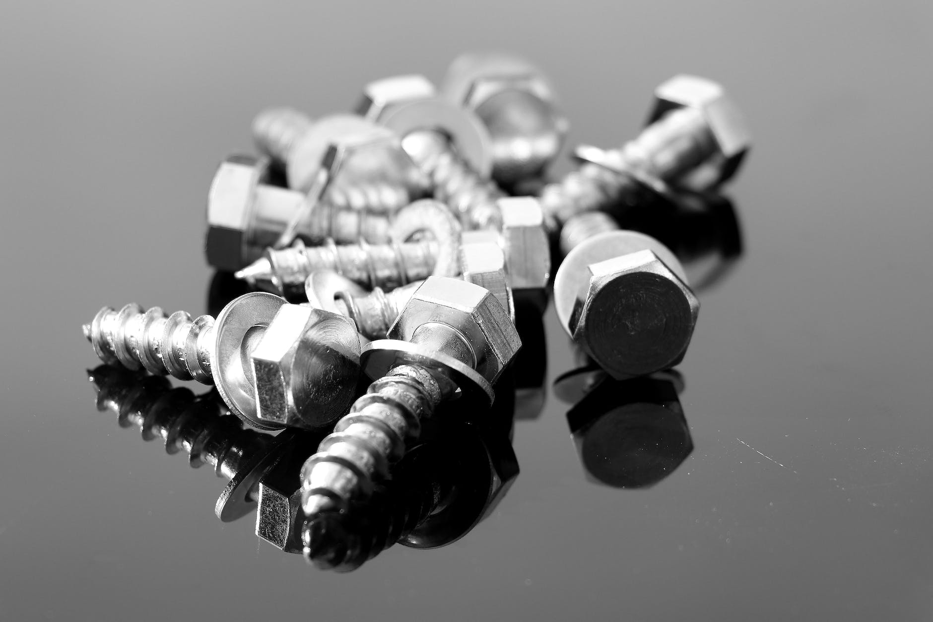 black and white reflection screw